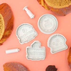 Nouvelles <span class=keywords><strong>emporte</strong></span>-pièces en plastique écologiques 3D en forme de dessin animé, série fête d'anniversaire, 4 pièces, pour la pâtisserie, compatibles lave-vaisselle et micro-ondes - Product Image 4