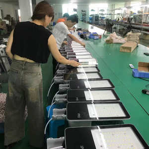 Farola Solar LED <span class=keywords><strong>Plana</strong></span> de Alta Capacidad, Serie B50, Instalación de Liberación Rápida, Alargada y Ensanchada, IP65, Control Remoto - Product Image 5