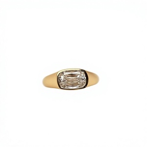 Anillo de Compromiso con Diamante Corte Esmeralda, Engaste de Oro Amarillo, Joyería Fina Clásica Unisex - Product Image 1