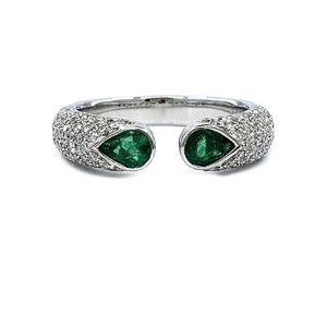 Bague de mariage unisexe en or blanc massif 18 carats de haute qualité, sertie d'émeraudes taillées en éclats, fabrication de qualité supérieure - Product Image 1