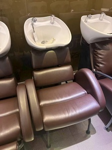 Sillón de Peluquería Moderno con Lavacabezas de Cerámica, Asiento de Cuero PU, Estructura Metálica, Reposapiés Ajustable y Función de Masaje - Duradero y Comercial - Product Image 2