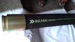 Acoplamiento metálico para uso industrial en bombeo y construcción. Manguera de caucho resistente para transporte de hormigón con pared reforzada. - Product Image 2