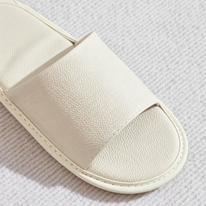 Pantoufles en cuir véritable à coupe large, antidérapantes et durables, pour hommes et femmes, idéales pour la maison et le spa - Product Image 3