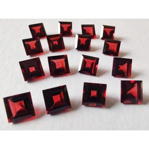หินธรรมชาติ / 5x5 มม. / การ์เนต / VSI 55 / รูปทรงสี่เหลี่ยม / เจียระไน / การ์เนตสีแดง / อัญมณีเม็ดเดี่ยว / 0.85 กะรัต - Product Image 3