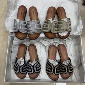 Nouvelles Sandales Plates d'Été pour Femmes, Boucle H, Chaussons Polyvalents à Bout Ouvert Orné de Diamants, Talons Carrés, Semelle Unique Décontractée, Pour la Plage ou l'Extérieur, en PVC - Product Image 1