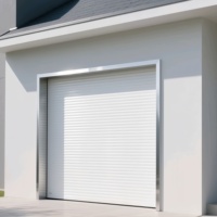 Porte de garage à enroulement en acier moderne résistante aux vents forts, isolation thermique, fonctionnement silencieux, surface finie pour villa