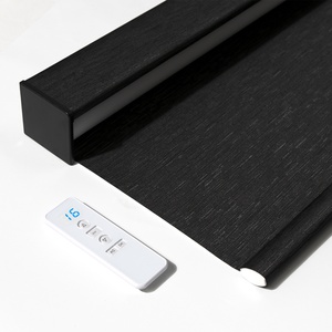 Stores enrouleurs motorisés intelligents automatiques à batterie au lithium rechargeable électrique personnalisés OEM, simples, luxueux, occultants, pour fenêtres - Product Image 1