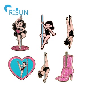 Fabricación Hot Girls Sexy Dancing Pin Custom Pole Dance Dancer Esmalte Joyería Pin de solapa Broche Personalizar Pole Dancing Pin Badge - Product Image 1
