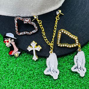 จี้โลหะรูปหมวกแบบไขว้สำหรับตกแต่งหมวกแก๊ป ลายการ์ตูน สำหรับผู้ใหญ่ - Product Image 1