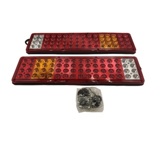 อะไหล่ระบบไฟรถบรรทุกคุณภาพสูง 24V 64 LED ไฟท้ายรูปสี่เหลี่ยมพร้อมไฟเลี้ยวสำหรับรถบรรทุกซิโนทรัค - Product Image 2