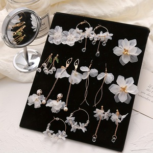 Pendientes de aro con diseño de flor y circonitas de aleación dorada de moda ChuYao para mujer, juego de pendientes largos colgantes, regalo de aniversario o boda - Product Image 2