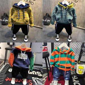 Nouvelle collection automne-hiver 2021 : Ensemble deux pièces à capuche col rond pour enfants, version coréenne, style sportif, épais et doublé en velours, pour garçons et filles. - Product Image 4