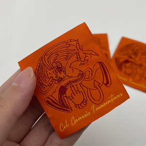 Diseño privado personalizado, etiqueta de tela tejida de cuello pequeño para camisetas, diseño privado, técnica bordada doblada en el centro personalizada - Product Image 3