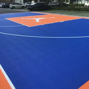 Sân bóng rổ ngoài trời màu xanh và màu cam