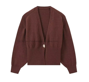 Pull en tricot simple uni à col en V avec un seul bouton pour femmes - Product Image 2