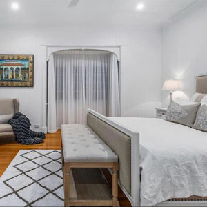 Ensemble de chambre à coucher moderne avec <span class=keywords><strong>lit</strong></span> queen avec pouf en tissu pour le salon de l'hôtel, la maison, le bureau ou l'avant du <span class=keywords><strong>lit</strong></span> de la villa - Product Image 6