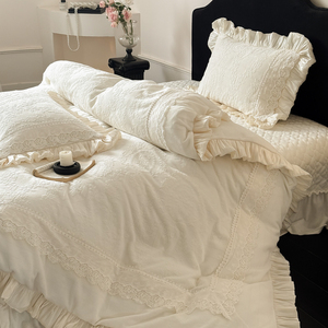 Nova Chegada 2026: Jogo de Cama de Veludo Leite Esculpido Totalmente Fosco com Renda Vintage Francesa e Babados - 4 Peças - Product Image 4