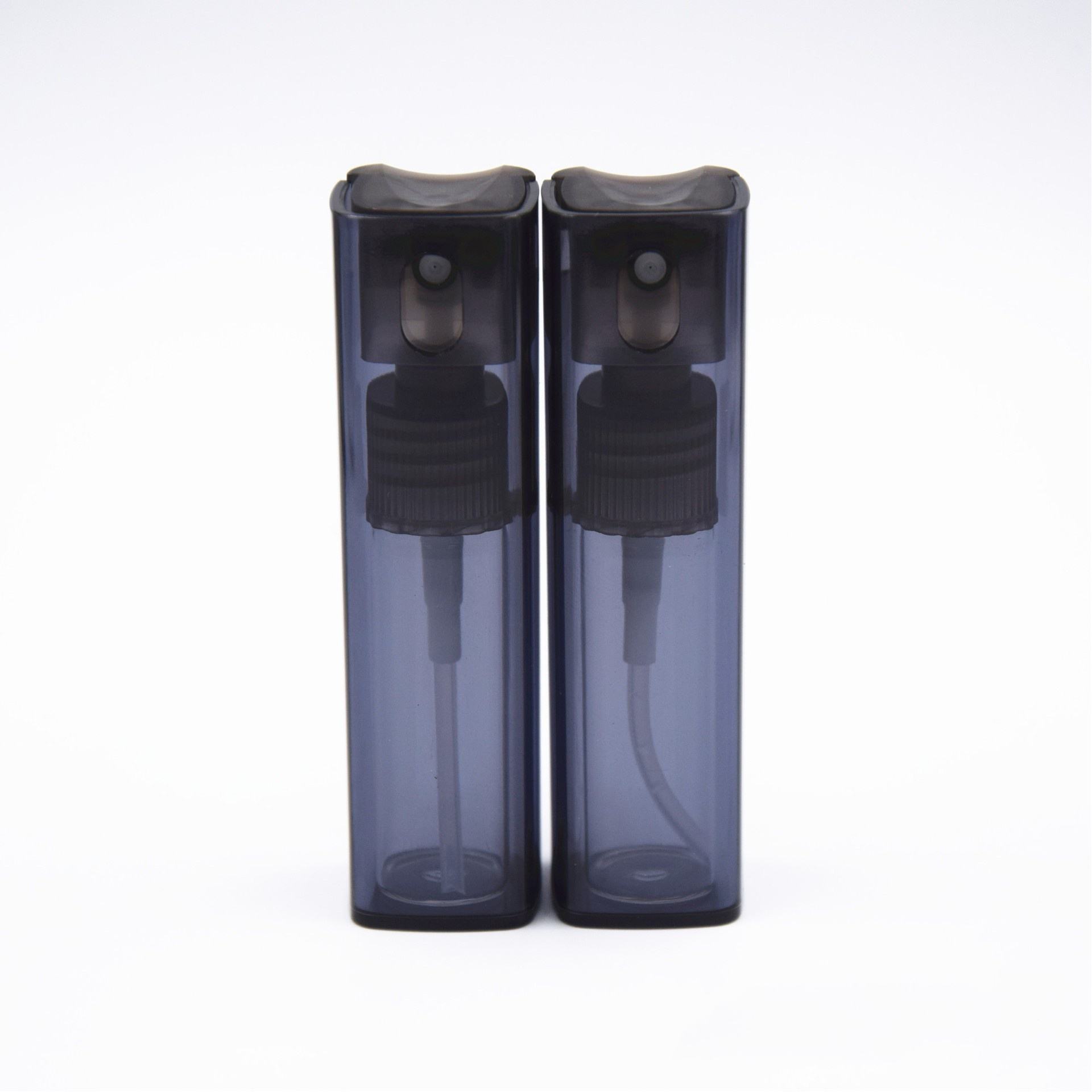 สีดำโปร่งแสง