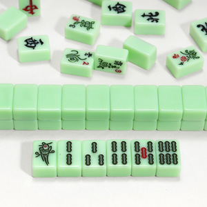 Mini tuiles de Mahjong 20 pièces 20 mm, ensemble portable en mélamine verte pour l'échecs et les cartes, idéal pour les voyages, le camping et les dortoirs, universel - Product Image 2