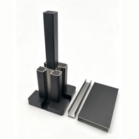 Profils en alliage d'aluminium robustes pour poteaux de clôture extérieurs, rails de guidage et systèmes de balustrades de jardin pour villas modernes