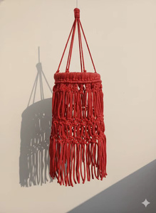 Abat-jour suspendu en macramé rouge avec pompons, décoration intérieure bohème, art mural pour salon - Product Image 1