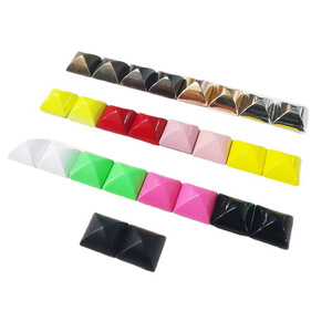 Rivets pyramidaux carrés colorés en alliage 10-12mm durables pour sacs DIY, accessoires vestimentaires, vente en gros usine - Product Image 1