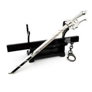 Llavero de Metal de Aleación de Zinc de 17CM con Colgante de Espada de Eren y Mikasa de <span class=keywords><strong>Shingeki</strong></span> <span class=keywords><strong>No</strong></span> <span class=keywords><strong>Kyojin</strong></span> - Product Image 2