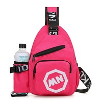 Sac de Poitrine Tendance pour Enfants et Bébés, Sac Bandoulière Respirant et Imperméable en Nylon Léger avec Poche pour Bouteille d'Eau