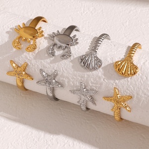 Bracelet manchette JUSTOP pour femme, ajustable, en acier inoxydable PVD or et argent, motif classique inspiré de la mer (crabe, étoile de mer), entièrement orné de strass - Product Image 2