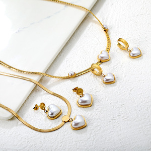 ชุดสร้อยคอและต่างหูรูปหัวใจประดับมุก ชุบทอง สแตนเลสสตีล เครื่องประดับสำหรับผู้หญิง สวมใส่ได้ทุกวัน - Product Image 1