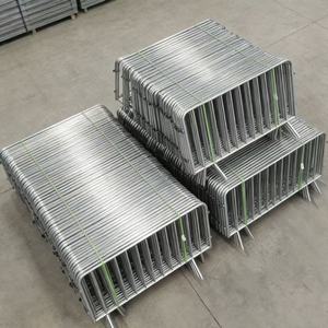 Barrières de contrôle des foules métalliques portables et mobiles, galvanisées à chaud, certifiées ISO9001, style industriel moderne, options de couleurs personnalisées - Product Image 4