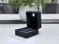Boîte à bagues LED de haute qualité, boîte à bijoux LED noire, boîte à bagues LED de luxe - Personnalisez votre logo