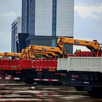 Grue de chargement montée sur camion de 16 tonnes à flèche télescopique et extension hydraulique droite