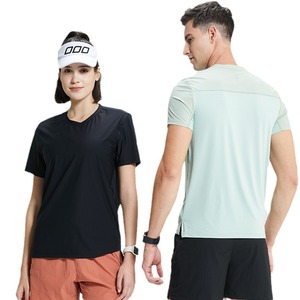 Camiseta deportiva para hombre con estampado de logotipo personalizado 150gsm 75% nailon 25% Spandex, Camiseta ajustada con cuello de secado rápido que absorbe la humedad - Product Image 1
