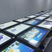 Pantallas LCD Suspendidas para Ventanas Interiores y Exteriores, Legibles Bajo la Luz Solar, Señalización Digital de Alto Brillo para Promoción en Escaparates