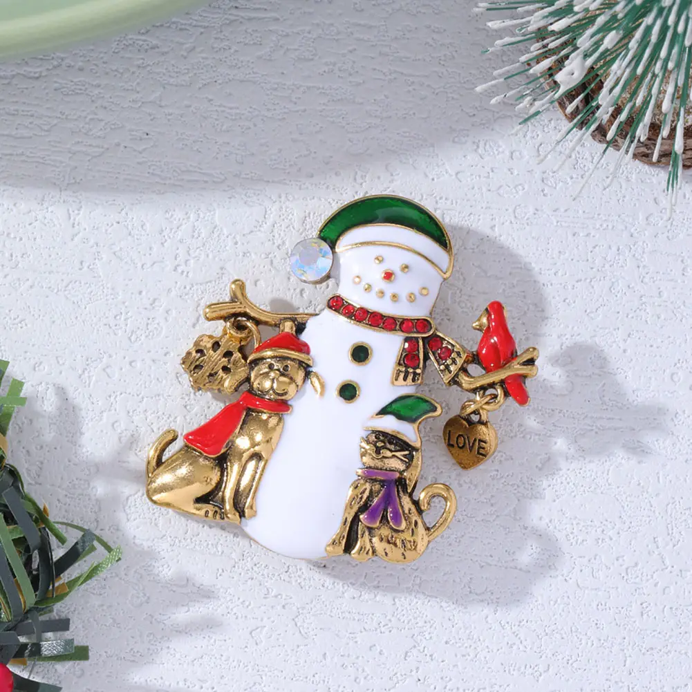 Groothandel Kerstspelden Broche, Kerst Decor Items Metalen Broche Sneeuwpop Santa Claus Jingle Bells Badges Sokken/