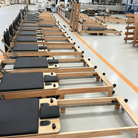 Reformer Pilates pliable en bois d'érable massif, lit de rééducation gain de place, machine de Pilates à glissière silencieuse pour entraînement à domicile ou en appartement de petite taille