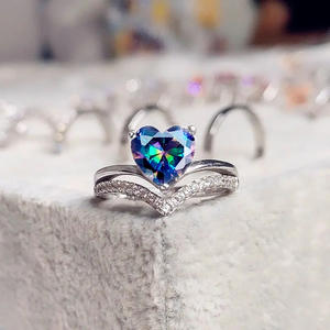 Anillo de compromiso H302 con moissanita en forma de corazón, plata 925 con engaste pavé para mujer - Product Image 2