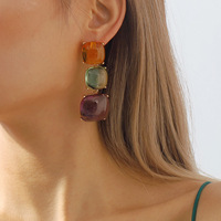 KISSWIFE 2024 Nouvelle Mode Ensemble de Bijoux Collier et Boucles d'Oreilles Carrés en Cristaux Colorés Réglables pour Femmes