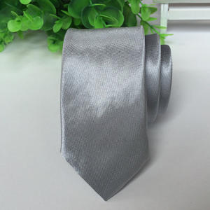 Cravates en soie en polyester de haute qualité pour hommes Cravates en soie en gros de style classique uni personnalisé - Product Image 5