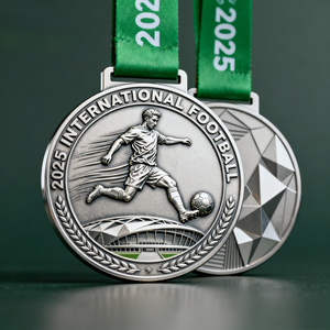 Diseño de jugador de fútbol grabado profesional <span class=keywords><strong>Medalla</strong></span> chapada en oro y plata Logotipo personalizado Campeonato Deportes Fútbol <span class=keywords><strong>Medalla</strong></span> coleccionable - Product Image 2