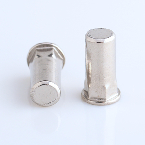 Tuerca Remachable de Acero Inoxidable 304 de Cabeza Plana y Extremo Cerrado con Medio Hexágono - Product Image 3