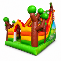Toboggan gonflable commercial sur le thème de la jungle avec zone de saut pour enfants, idéal pour les parcs d'attractions extérieurs et la location