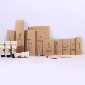 Ensembles de toilette de bain d'hôtel OEM, kit de confort d'hôtel de luxe, type de bouteille, sac de ligne argent, articles de toilette d'hôtel personnalisés - Product Image 1