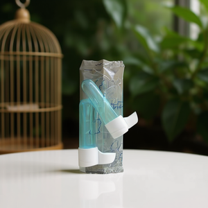 Set di 2 Bottiglie Resistenti per Uccelli, Forniture Essenziali per la Cura Avvincente degli Uccelli - Product Image 2