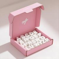 Boîte cadeau luxueuse et biodégradable pour chaussettes avec gaufrage, taille personnalisable, matériaux recyclés, finition mate, emballage