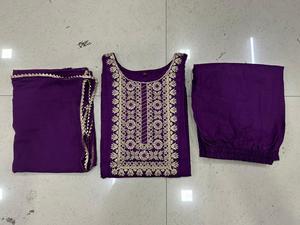 โรงงานขายส่งชุดคุर्ติ 3 ชิ้น ดีไซน์เนอร์ พร้อมกางเกงและผ้าคลุมไหล่ สำหรับงานแต่งงาน งานปาร์ตี้ และสวมใส่กลางแจ้ง นำเข้าจากอินเดีย - Product Image 6