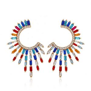 ต่างหูแฟชั่นสไตล์ยุโรป-อเมริกัน รูปทรงเรขาคณิตสมมาตรแบบโอเวอร์ไซส์ ประดับเพชรแบบกลวง ครึ่งดอกทานตะวัน ทันสมัย ทำจากโลหะผสม - Product Image 1