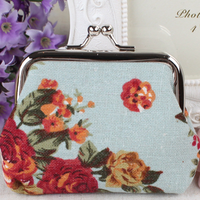 Dompet Koin Bunga Kanvas Kecil Tas Hadiah Pola Mawar dengan Gesper Kantong Perubahan Kunci Ciuman Dompet Koin Mini Kantong Pernak-pernik Antik