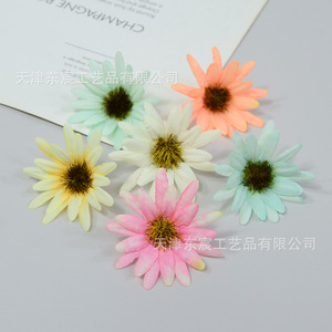 ดอกเดซี่ประดิษฐ์จาก Dongchen Crafts ดอกไม้ไหมประดิษฐ์ขนาดเล็ก ดอกเบญจมาศแบบหนีบ สำหรับใช้เป็นพร็อพถ่ายภาพงานแต่งงาน ตกแต่งบ้าน - Product Image 3